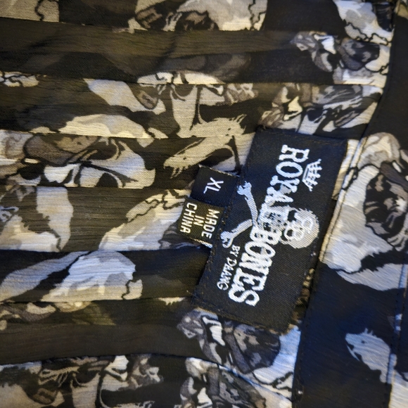 Hot topic skull hi low top - Picture 3 of 3